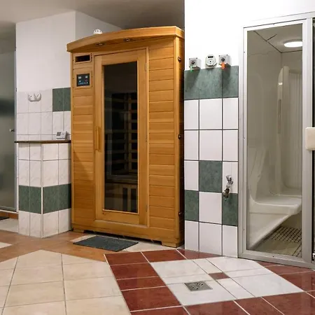 Rokaberc Vadaszhaz Hotell 3*